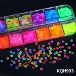 Organizador con decoración neón